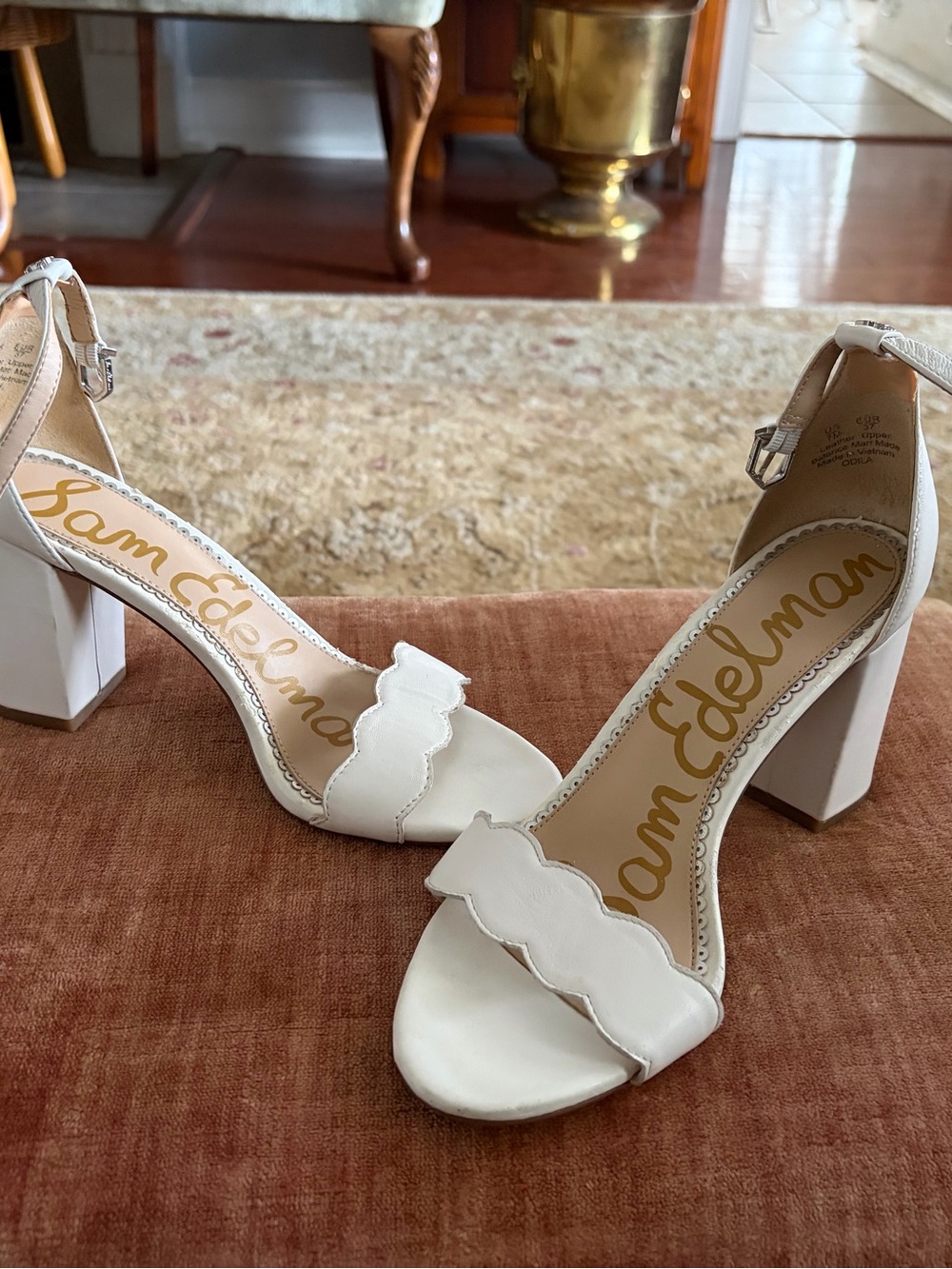 Sam Edelman White Scalloped Block Heel Sandals women's 7.5 designer cottagecore